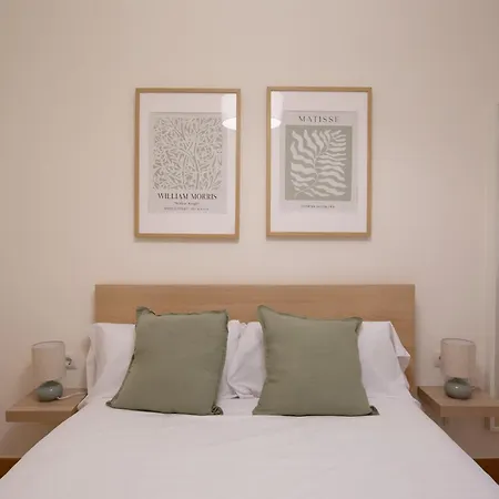 Apartment Centrally Located For 4 People *