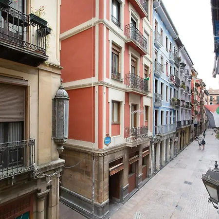 Apartment Centrally Located For 4 People *